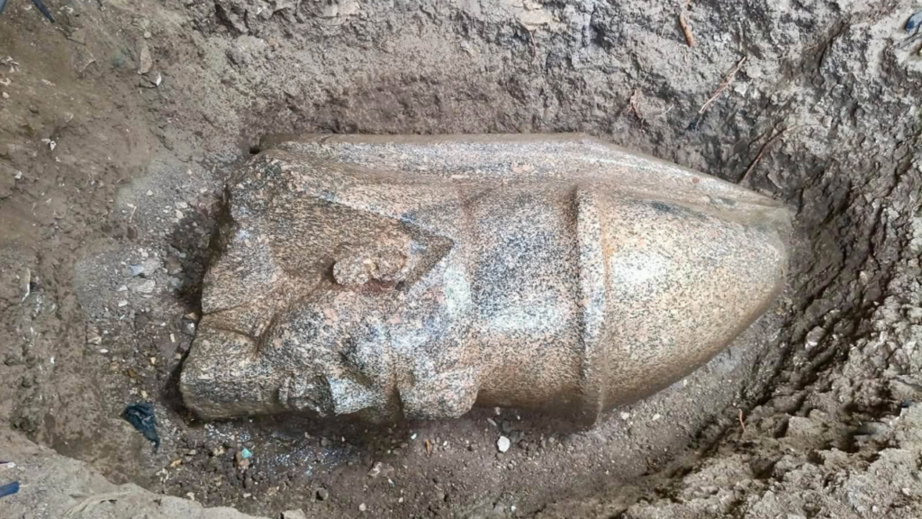 Cabeça da estátua de Ramsés II