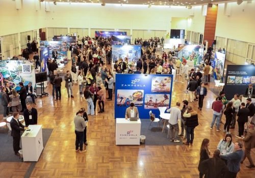 Nos dias 13 e 14, o Summit segue no ExpoRio com plenária, área de exposição e business hub, reunindo líderes e empresas do setor para discutir tendências, apresentar soluções e fomentar negócios