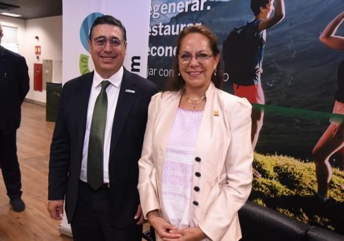 Miguel Arquíga, chefe da Unidade de Inovação, Sustentabilidade e Profissionalização Turística da Secretaria de Turismo do governo do México, e Claudia Velasco, cônsul-geral do México em São Paulo