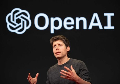 Rede de negócios de Sam Altman se cruza com a OpenAI e gera debate sobre governança, influência e possíveis conflitos de interesse. - Imagem: alprodhk/Shutterstock