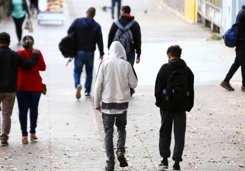 Curitiba deve registrar mínima de 11 °C no sábado com o avanço da massa de ar frio. - Imagem: Marcelo Camargo/Agência Brasil