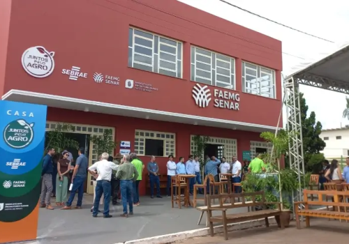 Inauguração contou com a presença de várias autoridades em Patos de Minas
