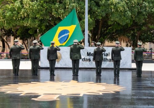 Militares-Dia-da-Bandeira-768x479.jpg