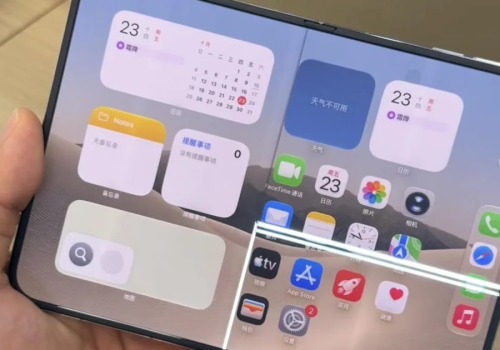 O defeito faz aparecer linhas brancas em brilho máximo em partes da tela do iPhone Duo. Foto:  u/Midnight_Slump/Reddit/Reprodução