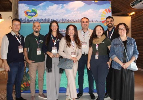 Allan Sales, da PBTur, Thiago Souza, do Tauá, Adryllian Araujo, da ABIH-PB, Chris Teixeira, da Luck, Ferdinando Lucena, da PBTur,  Larissa Cabral, da Kastel Hotéis, e Aldenis Junior e Cristiane Hanzawa, da PBTur