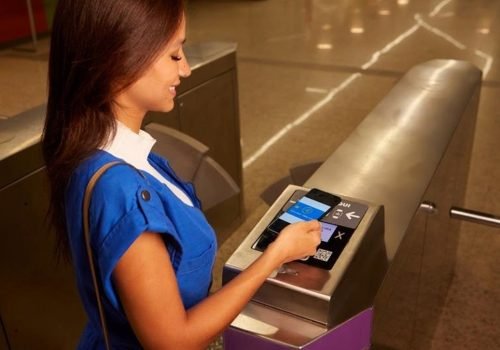 O recorde de utilização do NFC no MetrôRio aconteceu no domingo de carnaval deste ano, com mais de 210 mil embarques