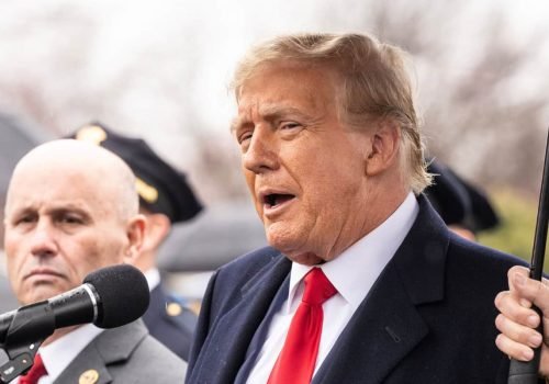 Trump já assinou documento que proíbe o termo em serviços oficiais do governo - Imagem: lev radin/Shutterstock