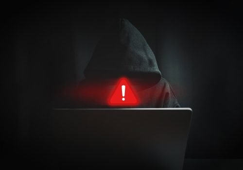 Golpes virtuais podem roubar credenciais de acesso e comprometer a segurança de redes corporativas - Imagem: Raphael_HJ/Shutterstock