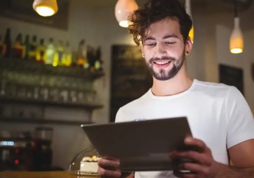 man-using-digital-tablet-cafe_p34938_thumb_resized.jpg