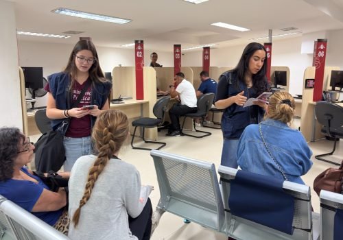 Ouvidoria Móvel ouve usuários da UAI Praça Sete sobre a qualidade dos serviços públicos estaduais