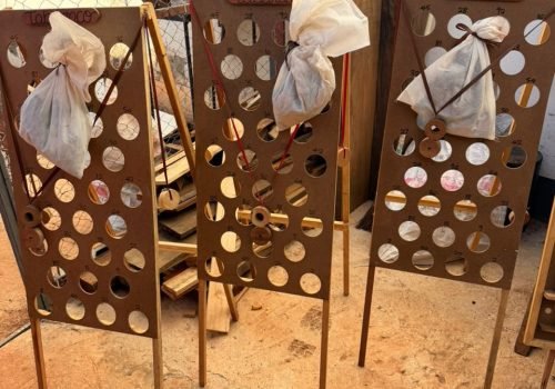Com resíduos apreendidos, custodiados produzem brinquedos para pessoas com deficiência