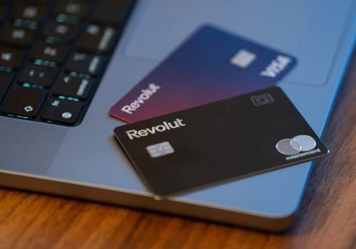 Aplicativo do Revolut apresentou mensagens de erro genéricas e travou operações básicas nesta terça-feira. - Imagem: Cristi Dangeorge/Shutterstock